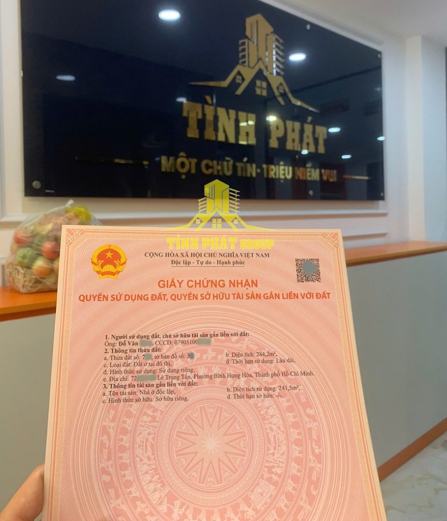 bàn gao sổ hồng cho khách hàng